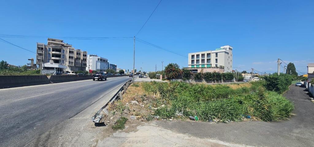 🏡 House + Land for sale 📌 Durres – Tirana Highway, near Kastrati gas station