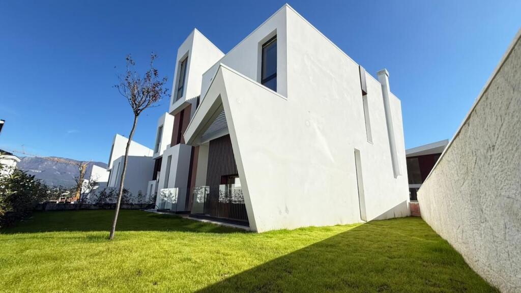 Individual villa for sale!