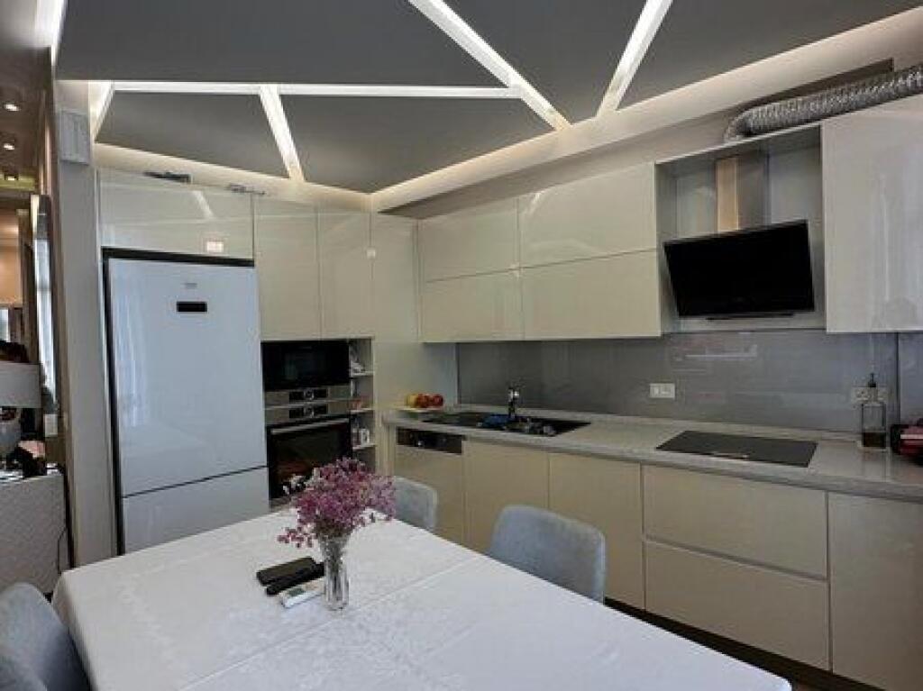 Shitet, Apartament 2+1+2, Kompleksi "Kika 2", Komuna Parisit, Tiranë.