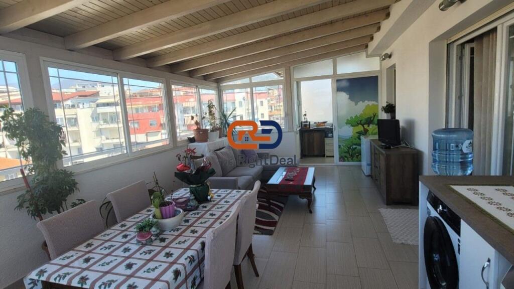 Ne Fresk, Shitet Super Apartament 3+1 Me Pamje Fantastike Dhe 2 Poste Parkimi Te Perfshira Ne Cmim!!
