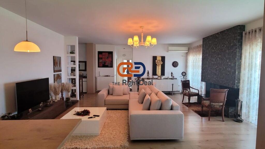 Ne Fresk, Shitet Super Apartament 3+1 Me Pamje Fantastike Dhe 2 Poste Parkimi Te Perfshira Ne Cmim!!