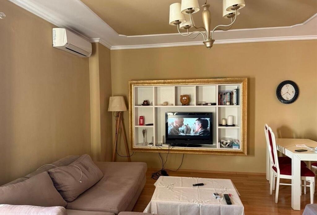 Jepet me qera apartament 1+1 ne yzberisht