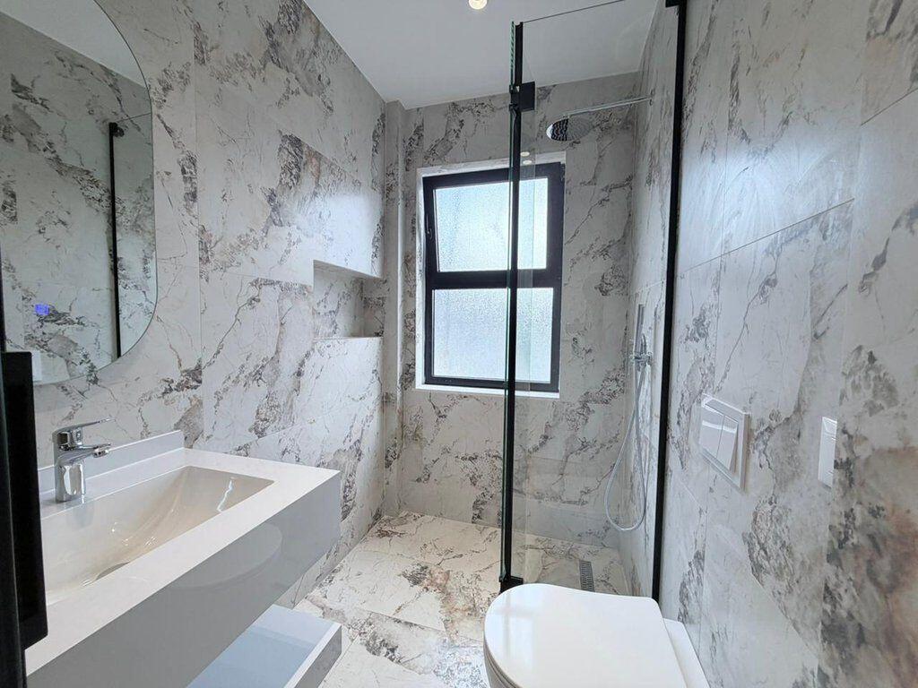 VIA DI DURRES, VENDIAMO APPARTAMENTO 1+1 E STUDIO 219.000 €
