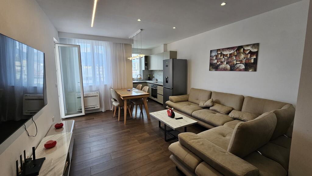 Apartament 2+1+2 per qira,Prane Prokurorise se Tiranes