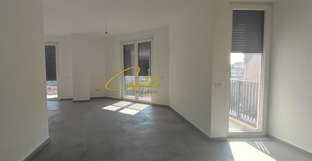 BUSINESS PREMISES FOR RENT 220 M2 CENTER 2,500 EURO