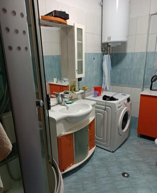 Jepet me qera Apartamenti 1+1, Don Bosko prane zgares korcare , 500 mije leke , e lire ne 10 dhjetor
