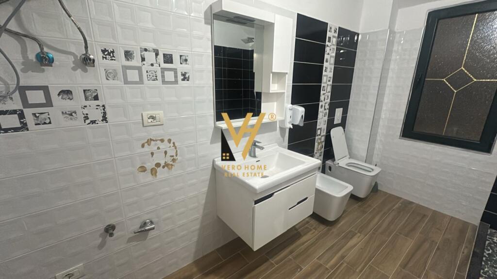 JEPET GODINE BIZNESI 456 M2 ME QERA TE RR. EDUARD MANO 3.500 EURO