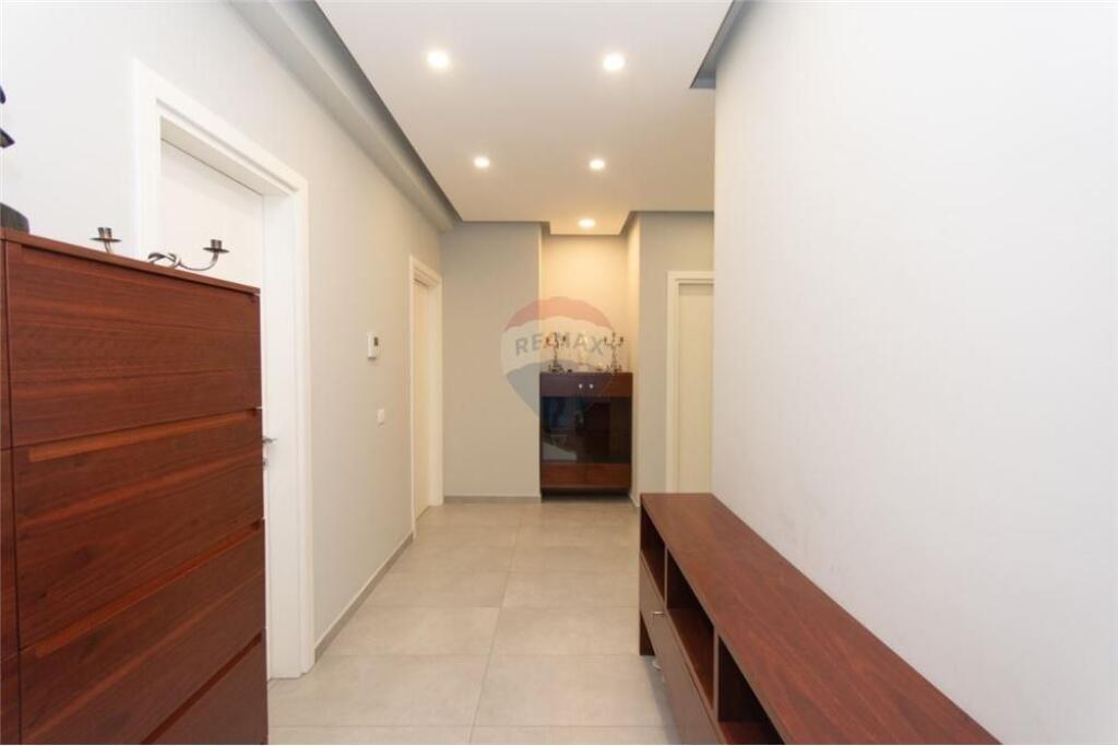 Apartament 3+1+2 per qira te Ring Center