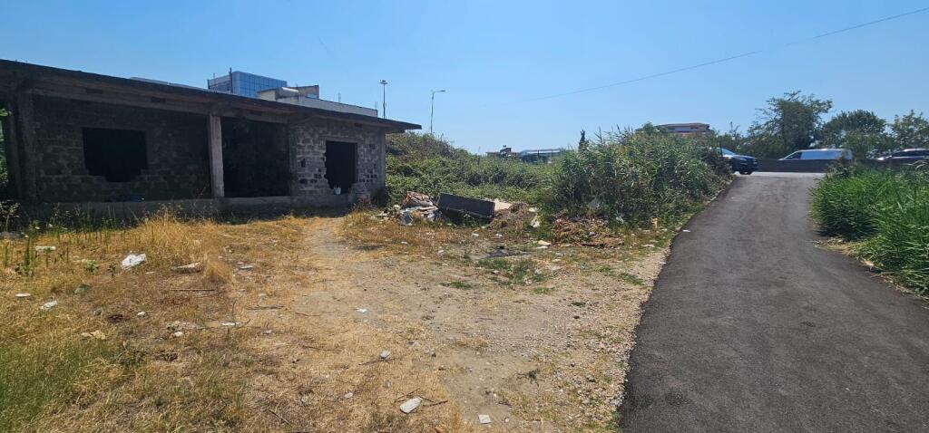 🏡 House + Land for sale 📌 Durres – Tirana Highway, near Kastrati gas station