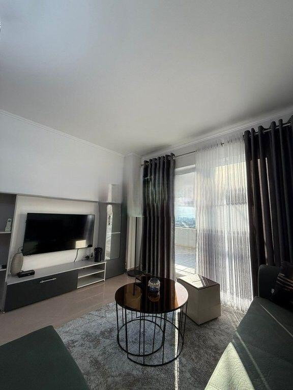 Apartament 2+2 Me Qira në Rruga 5 Maji, Tiranë - 650€
