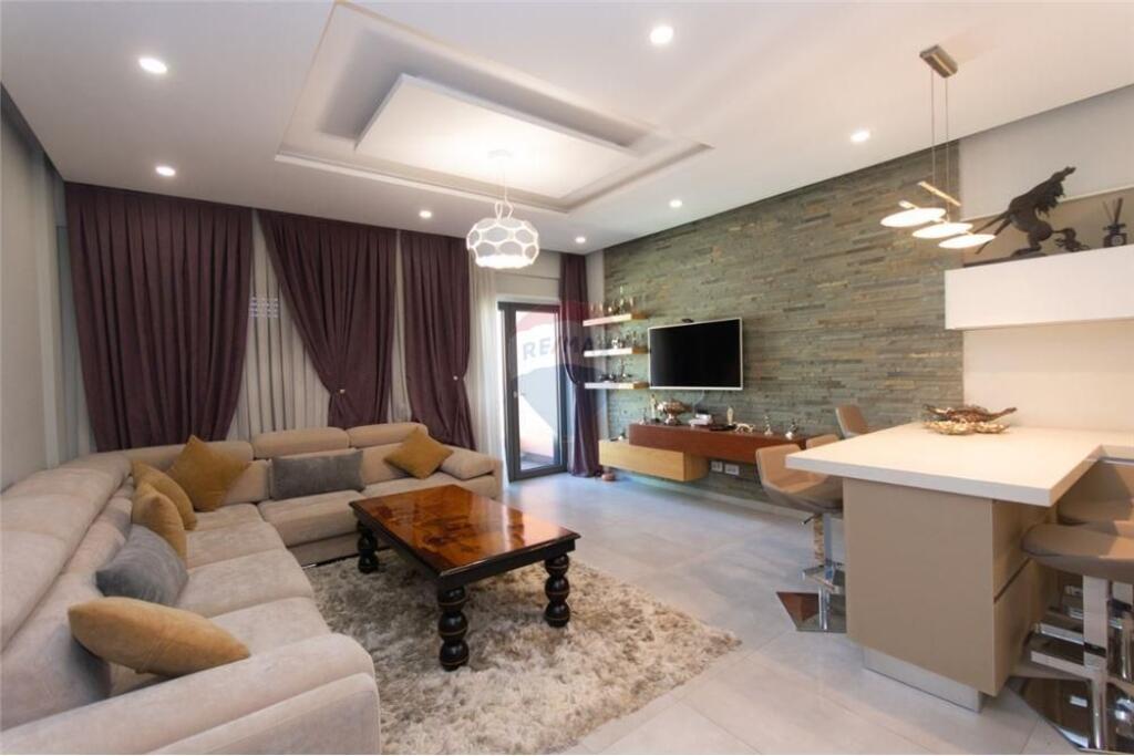 Apartament 3+1+2 per qira te Ring Center