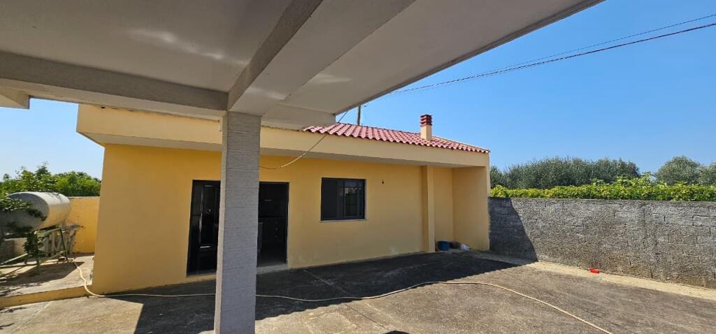 🏡 Shiten 2 shtëpi private + tokë kodrinore 9,000 m² ne Maskuri pranë Pjezës