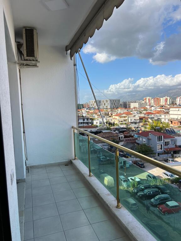 Apartment 2+1, Misto Mame!