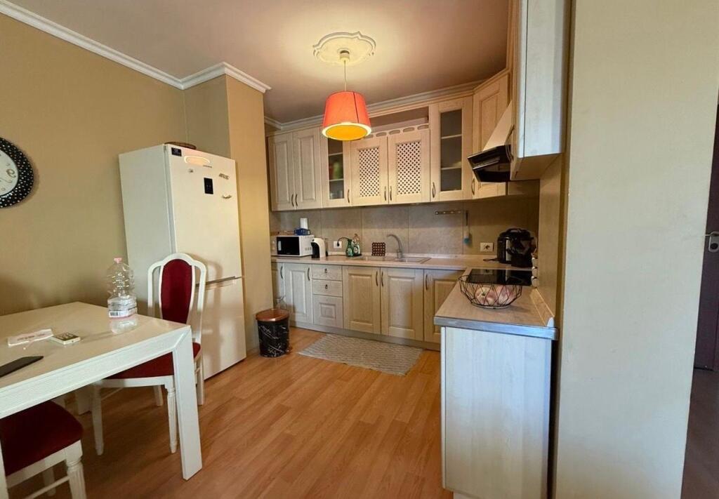 Jepet me qera apartament 1+1 ne yzberisht