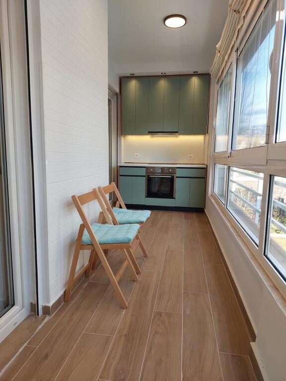 Affittasi appartamento 2+1, 1 bagno, 1 balcone in via Elbasanit