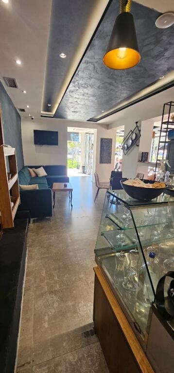 🏪 Locale commerciale in vendita Locale 130 m² Attualmente affittato, pronto per lavorare, vicino alla Stazione Ferroviaria!