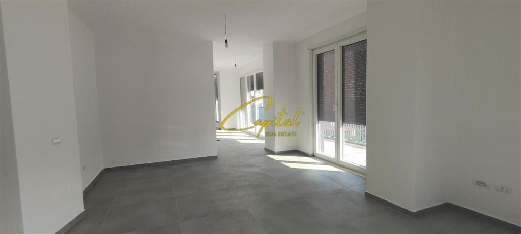 BUSINESS PREMISES FOR RENT 220 M2 CENTER 2,500 EURO