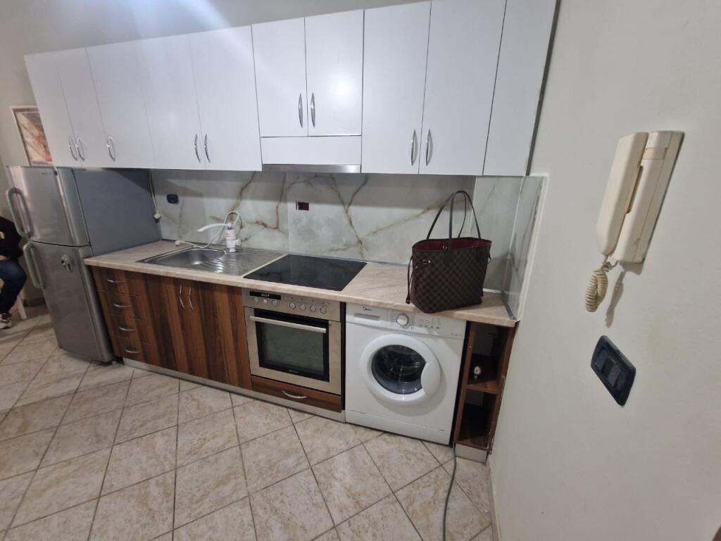 Apartament 1+1,Rruga e Kavajes!