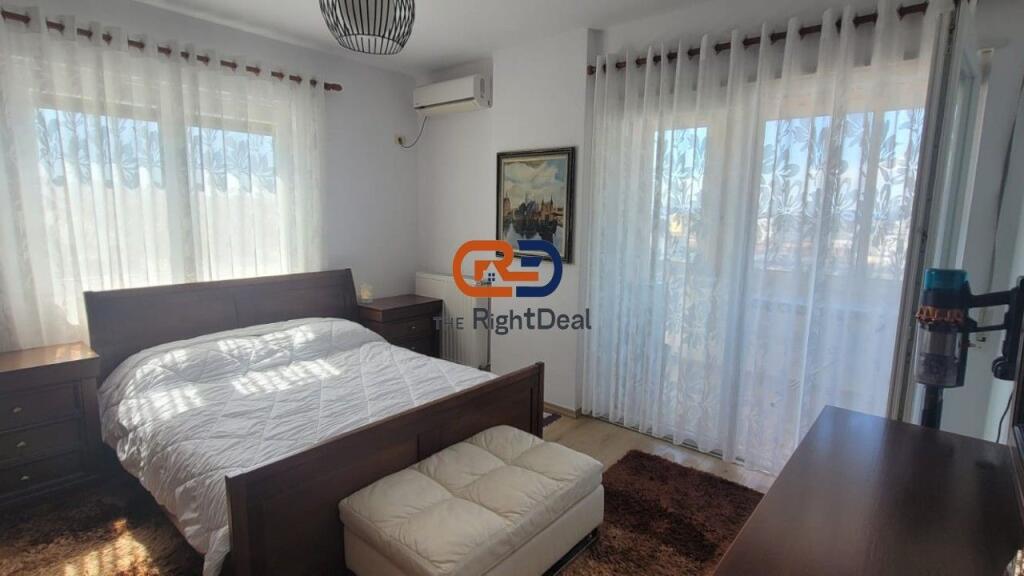 Ne Fresk, Shitet Super Apartament 3+1 Me Pamje Fantastike Dhe 2 Poste Parkimi Te Perfshira Ne Cmim!!