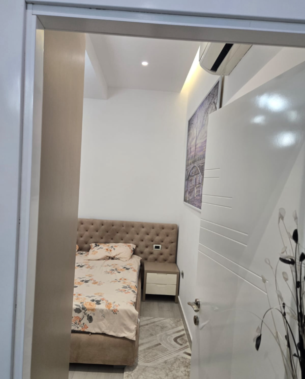 Jepet Me Qera Apartament 1+1 Komua E Parisit
