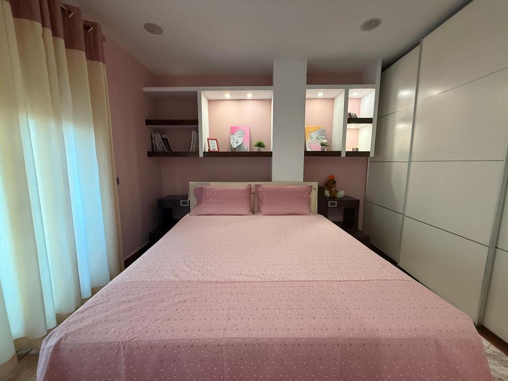 JAPIM ME QIRA APARTAMENT MODERN 2+1+2 ME POST PARKIM ne Qender