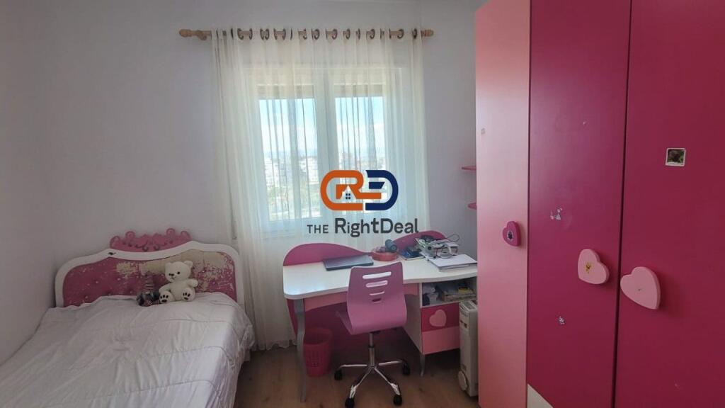 Ne Fresk, Shitet Super Apartament 3+1 Me Pamje Fantastike Dhe 2 Poste Parkimi Te Perfshira Ne Cmim!!