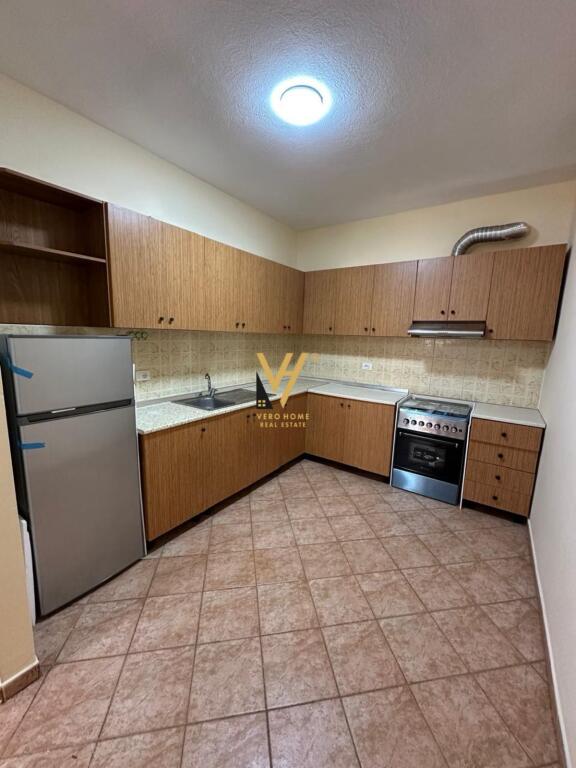 JEPET APARTAMENT 2+1+2 ME QERA TE KOMUNA E PARISIT 70.000 LEKE