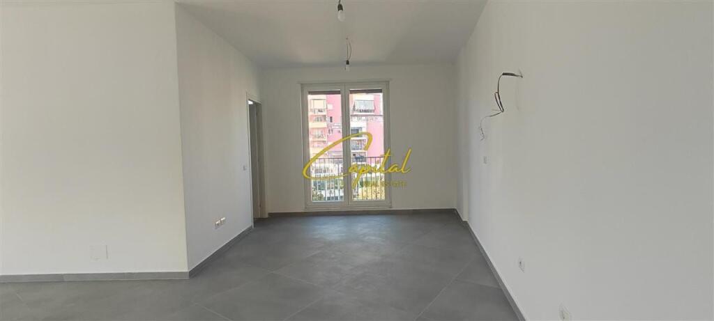 BUSINESS PREMISES FOR RENT 220 M2 CENTER 2,500 EURO