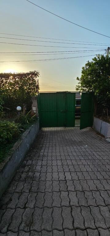 🏡 SHITET VILE 3 KATESHE NE SHENAVLASH – Mundësi e Artë për Investim ose Banesë Familjare!