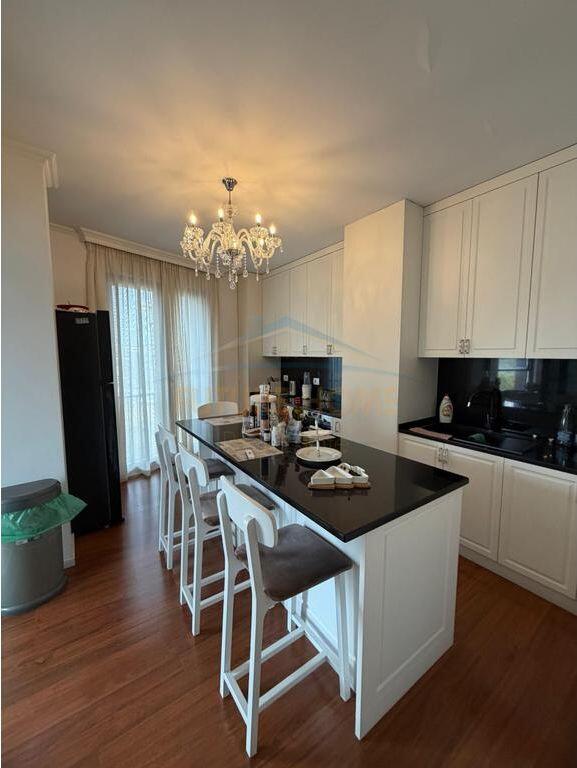 Apartament 3+1+2+2 Poste Parkimi, Rruga e Elbasanit, Tiranë