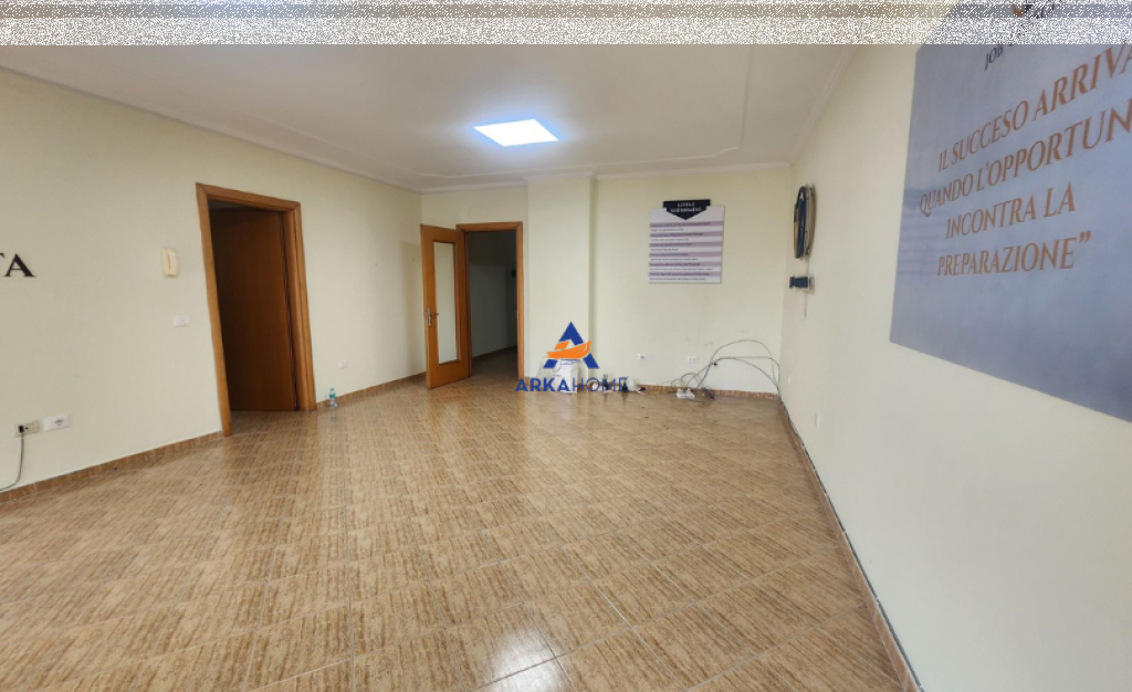 AFFITTASI UFFICIO 106 M² "A ZOGU I ZI, PIAZZA KARL TOPIA" 900 EURO