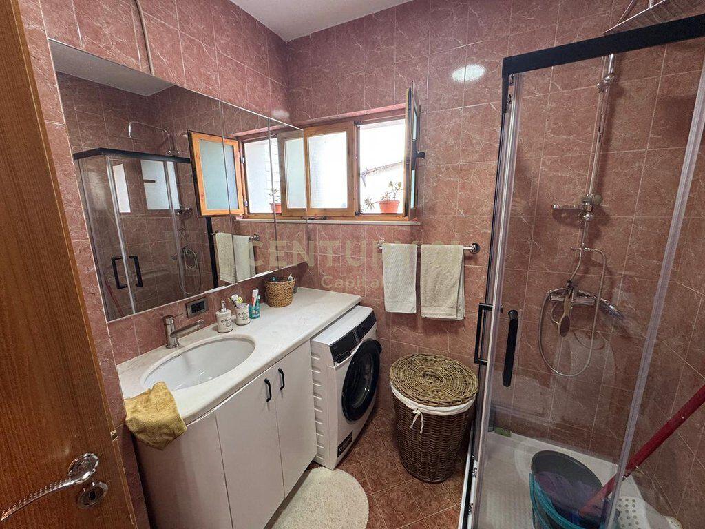 Super apartament 3+1+2+Depo+Verandë, në zonën e 5 Majit!