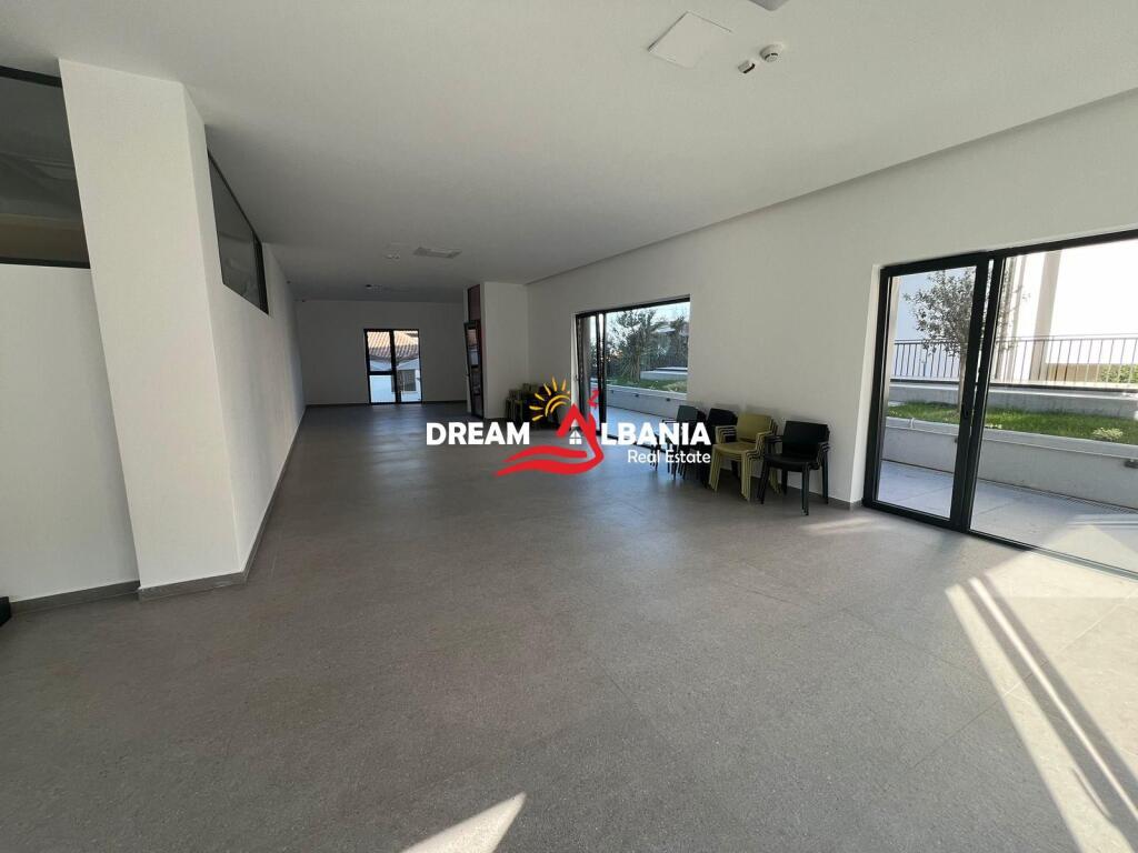 Ambjent zyre me qera tek Ambasada e Paqes ne Tirane (ID 42611187)