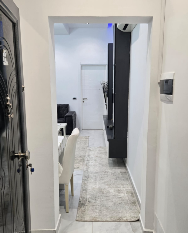 Jepet Me Qera Apartament 1+1 Komua E Parisit
