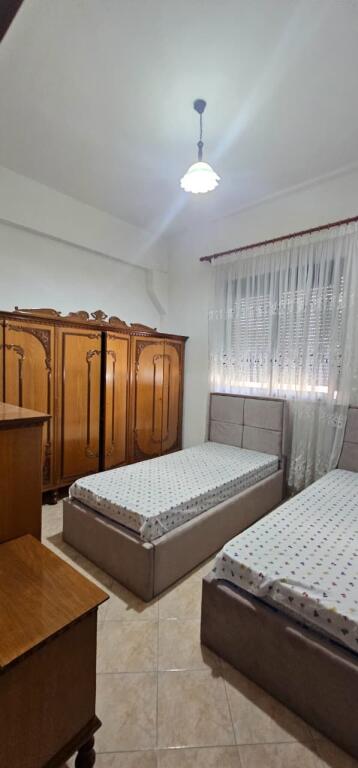 APPARTAMENTO 2+1+2 IN AFFITTO VICINO AL MERCATO DI FRUTTA E VERDURA DURRËS
