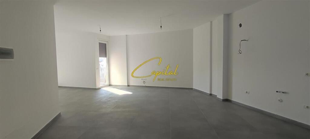 BUSINESS PREMISES FOR RENT 220 M2 CENTER 2,500 EURO