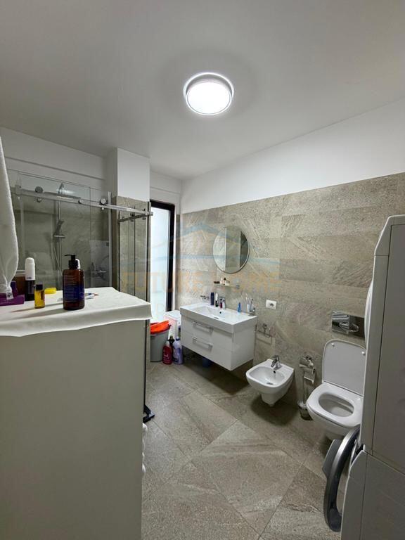 Apartament 3+1+2+2 Poste Parkimi, Rruga e Elbasanit, Tiranë
