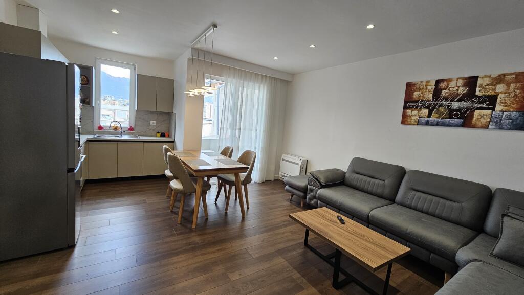 Apartament 2+1+2 te Mine Peza