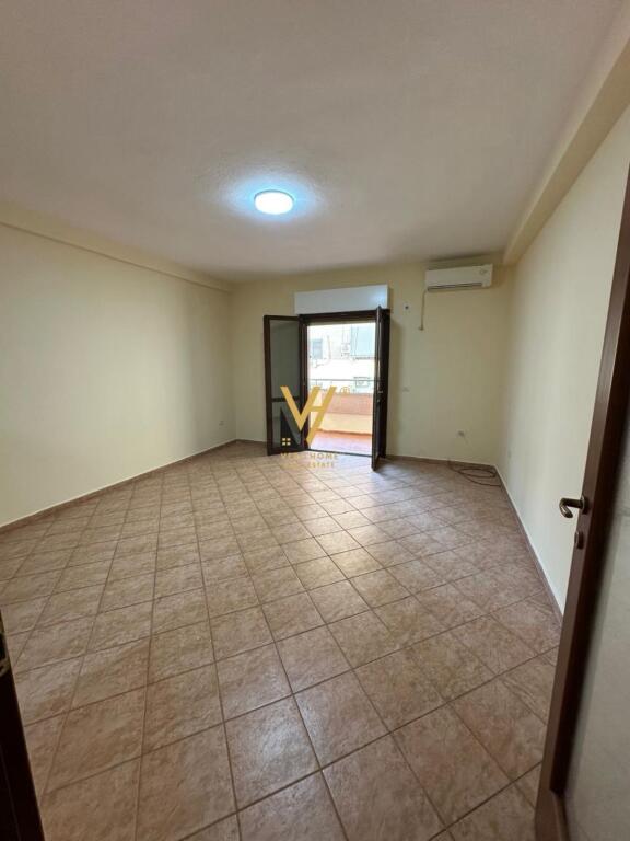 JEPET APARTAMENT 2+1+2 ME QERA TE KOMUNA E PARISIT 70.000 LEKE