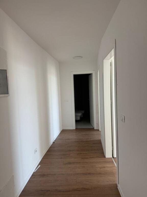 Jepet me qira apartament per zyra tek Lake View Residence