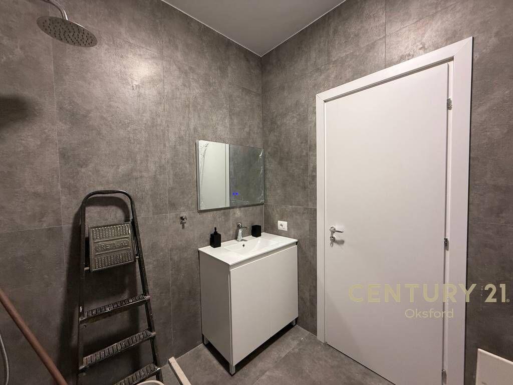 QIRA – APARTAMENT 1+1 I MOBILUAR | PRANË RING CENTER, ZOGU I ZI