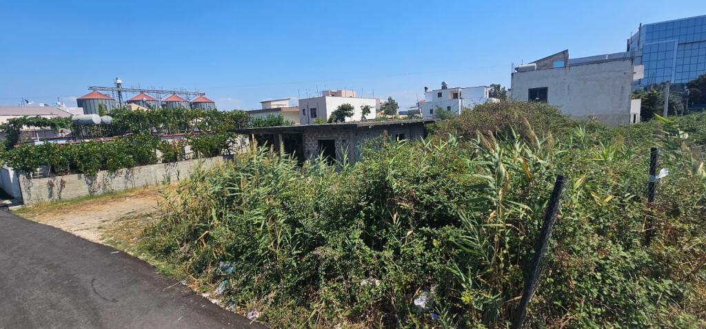 🏡 House + Land for sale 📌 Durres – Tirana Highway, near Kastrati gas station