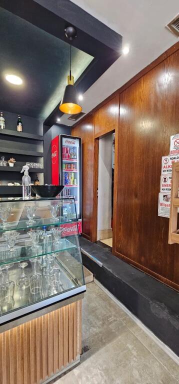 🏪 Locale commerciale in vendita Locale 130 m² Attualmente affittato, pronto per lavorare, vicino alla Stazione Ferroviaria!