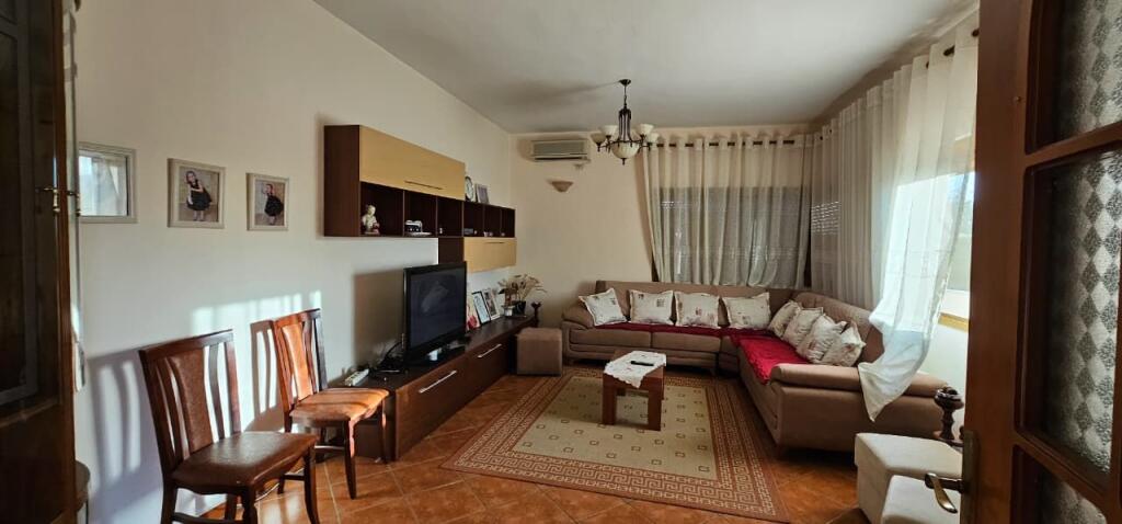 🏡 SHITET VILE 3 KATESHE NE SHENAVLASH – Mundësi e Artë për Investim ose Banesë Familjare!