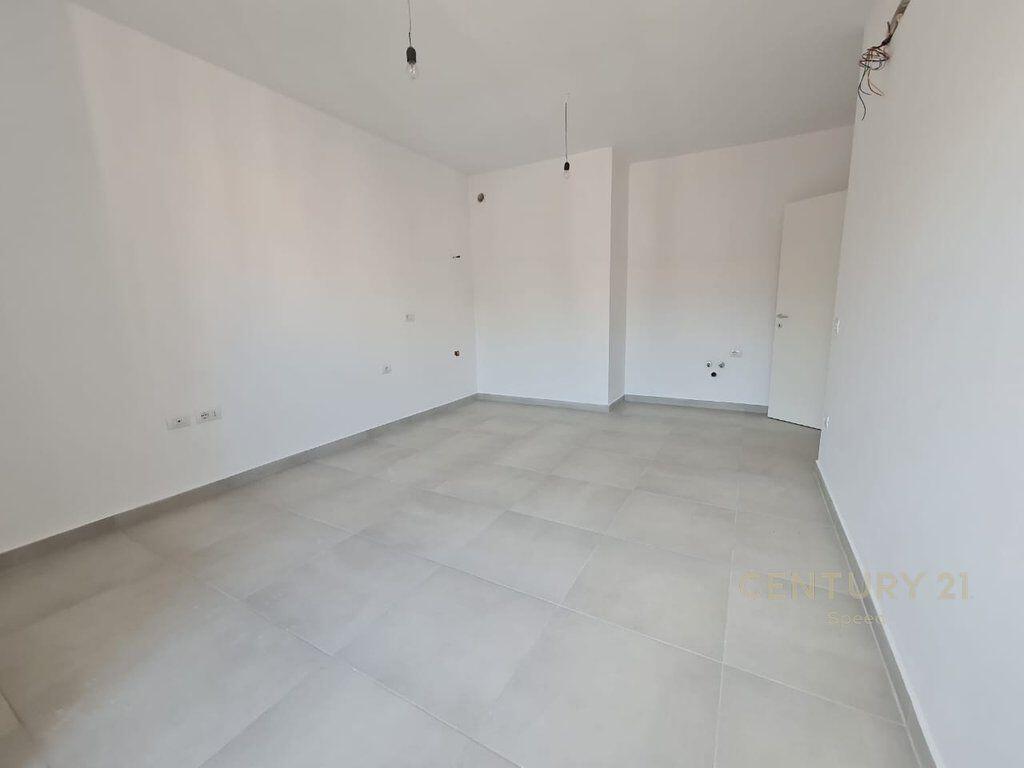 SHESIM APARTAMENT 1+1 ME PARKIM TË PËRFSHIRË – PRANË PAZARIT TË RI, TIRANË 185,000 €