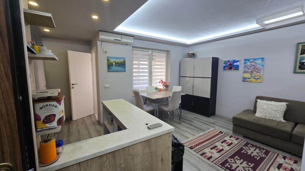 Apartament 2+1 per qira, Rruga Ali Visha