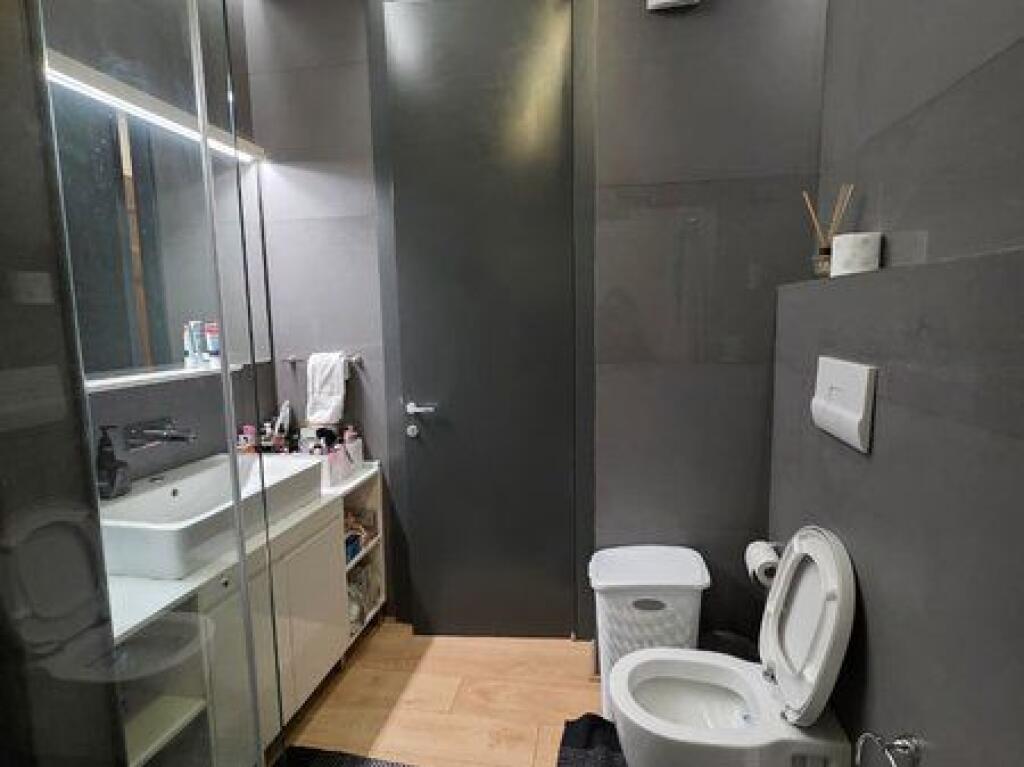 Shitet, Apartament 2+1+2, Kompleksi "Kika 2", Komuna Parisit, Tiranë.