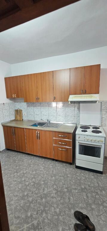 Apartament me qera 1+1- 📍Rruga Kavajes