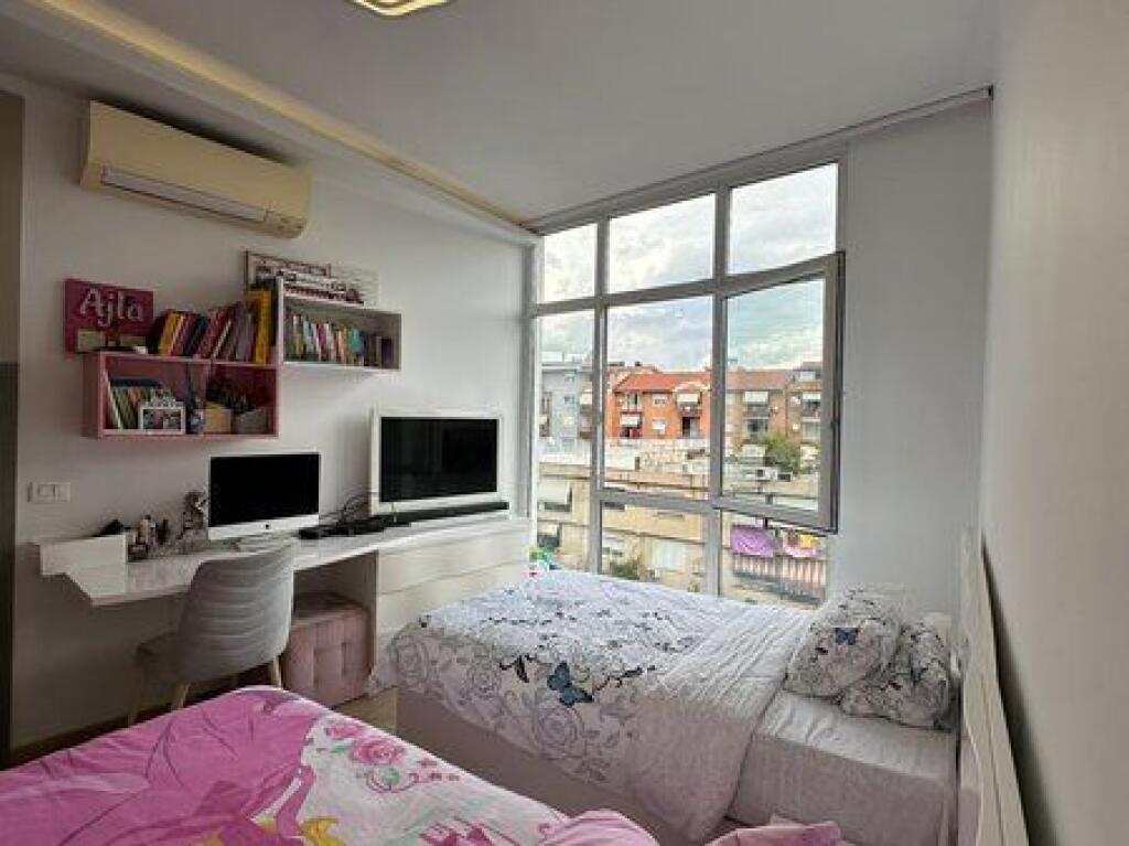 Shitet, Apartament 2+1+2, Kompleksi "Kika 2", Komuna Parisit, Tiranë.