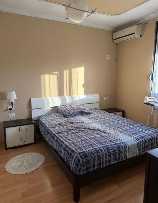 Jepet me qera apartament 1+1 ne yzberisht